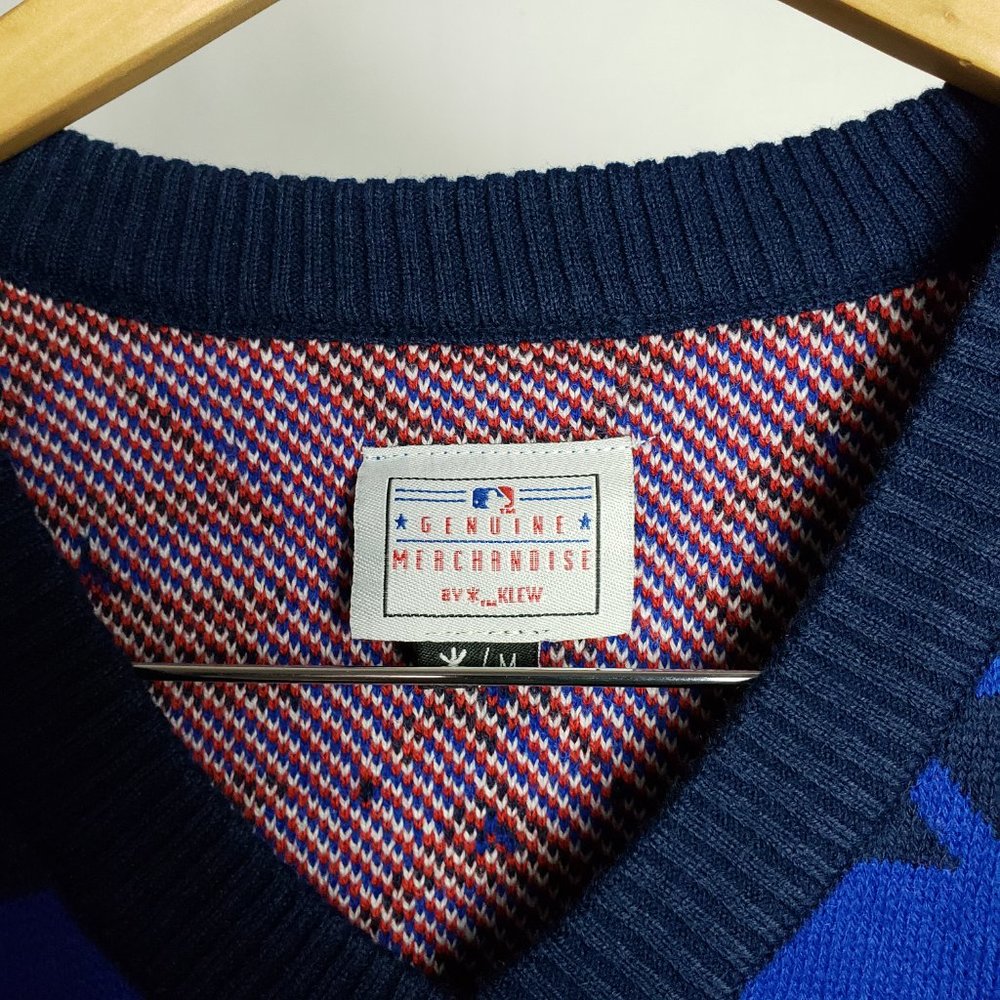 FOCO MLB Women's V-Neck Sweater - Picture 2 of 6